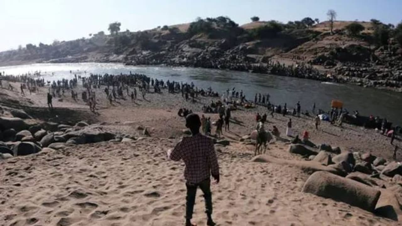 പുഴയിലൊഴുകി നടക്കുന്ന അമ്പതോളം മൃതദേഹങ്ങൾ, കൈകൾ കെട്ടിയിട്ട നിലയിൽ, പല ശരീരത്തിലും മുറിവുകൾ