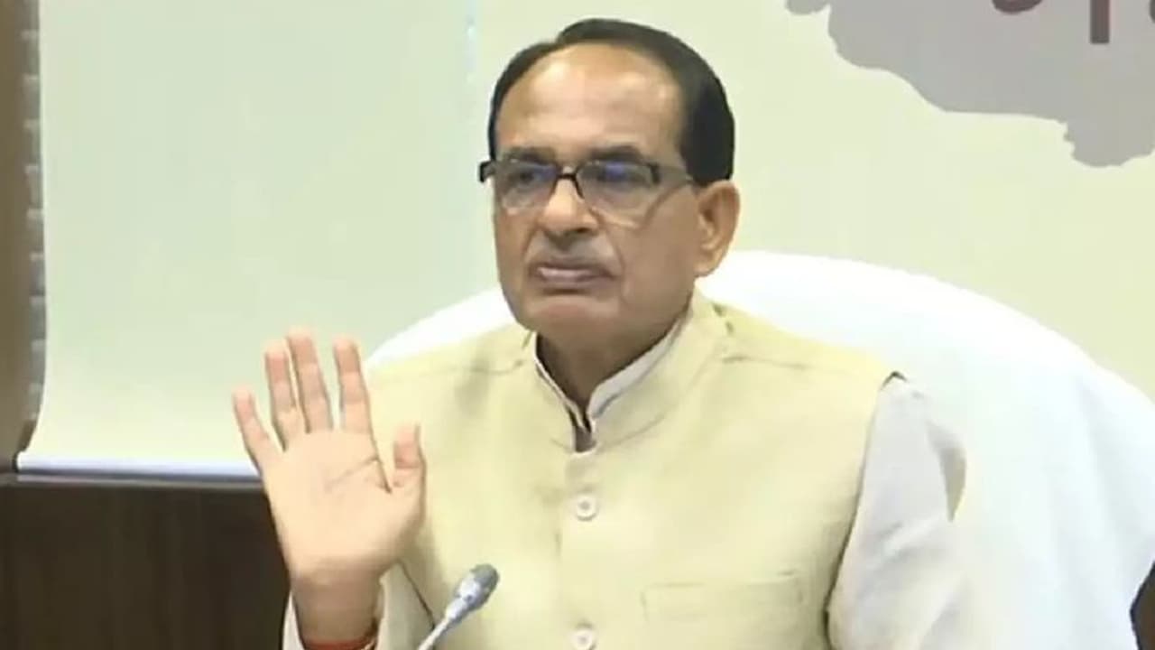 अब MP में अवैध शराब से मौत हुई तो सीधे आरोपी को 'सजा ए मौत', CM शिवराज ने किया ऐसा कड़ा फैसला.. अब MP में अवैध शराब से मौत हुई तो सीधे आरोपी को 'सजा ए मौत', CM शिवराज ने किया ऐसा कड़ा फैसला..