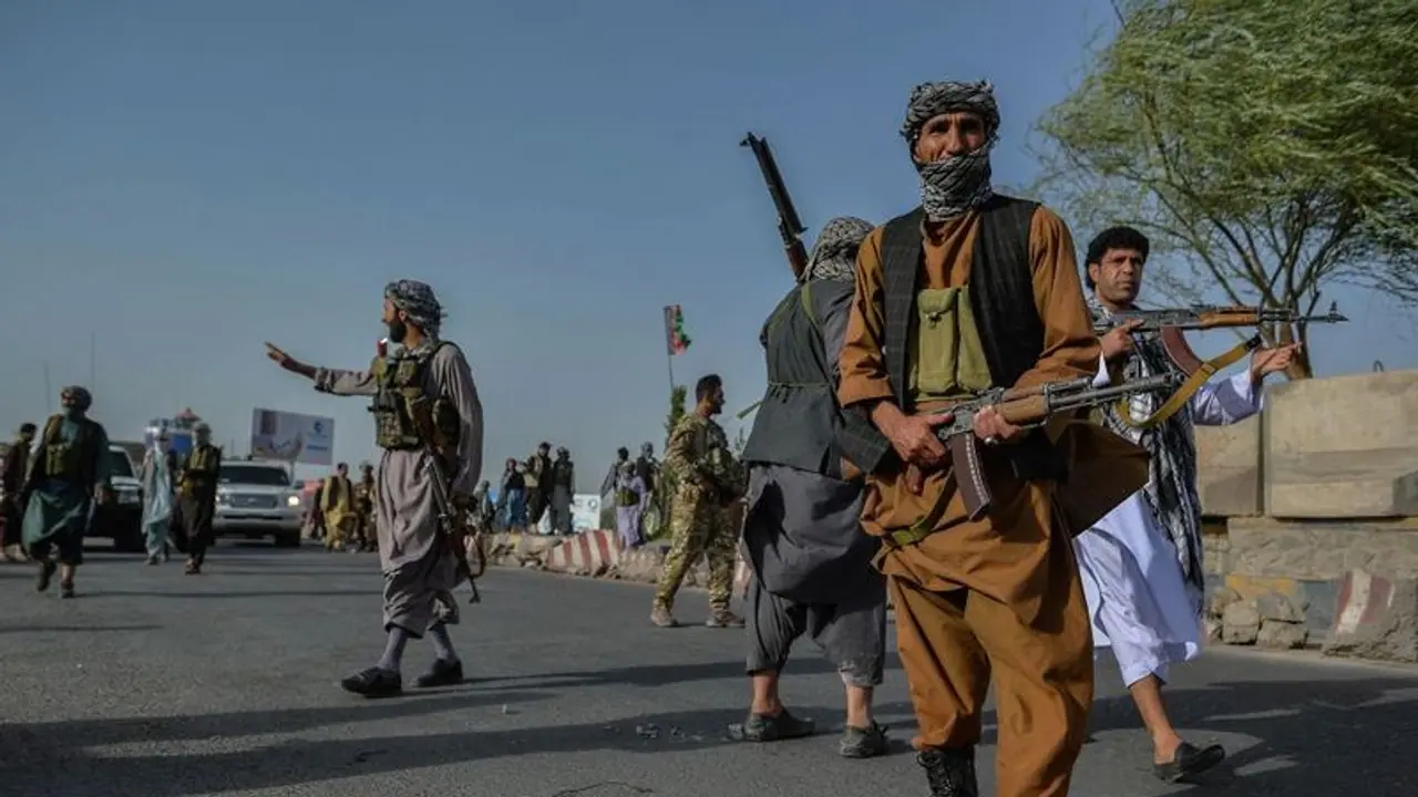 बर्बर तालिबानः बुर्का नहीं पहना तो कर दी बच्ची की हत्या, अब अफगानिस्तान के मीडिया हेड को मारा बर्बर तालिबानः बुर्का नहीं पहना तो कर दी बच्ची की हत्या, अब अफगानिस्तान के मीडिया हेड को मारा