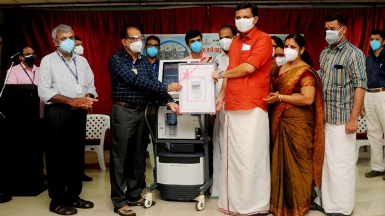 കോഴിക്കോട് മെഡിക്കൽ കോളേജ് ആശുപത്രിക്ക് ഐസിയു വെന്റിലേറ്ററുകൾ കൈമാറി കോഴിക്കോട് മെഡിക്കൽ കോളേജ് ആശുപത്രിക്ക് ഐസിയു വെന്റിലേറ്ററുകൾ കൈമാറി