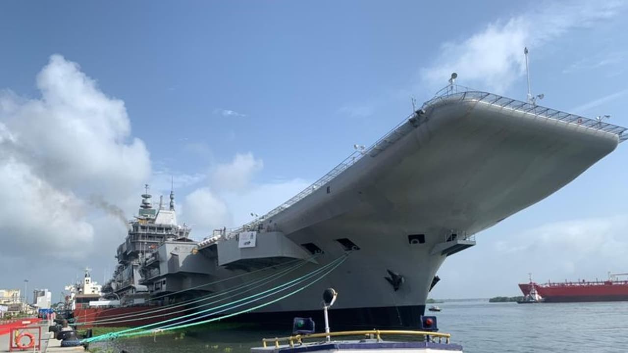 രാജ്യത്തിന് അഭിമാന ദിവസം; ഐഎന്എസ് വിക്രാന്ത് ട്രയല് റണ്ണിനായി കടലിലിറക്കി രാജ്യത്തിന് അഭിമാന ദിവസം; ഐഎന്എസ് വിക്രാന്ത് ട്രയല് റണ്ണിനായി കടലിലിറക്കി