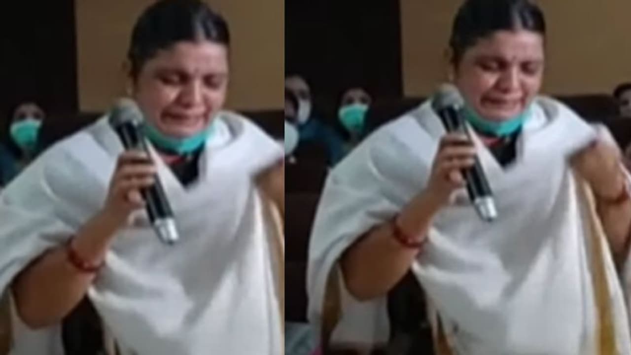 సంగారెడ్డి: ఎంపీడీవోపై మహిళా ఎంపీపీ సంచలన ఆరోపణలు.. జడ్పీ సమావేశంలో కంటతడి సంగారెడ్డి: ఎంపీడీవోపై మహిళా ఎంపీపీ సంచలన ఆరోపణలు.. జడ్పీ సమావేశంలో కంటతడి