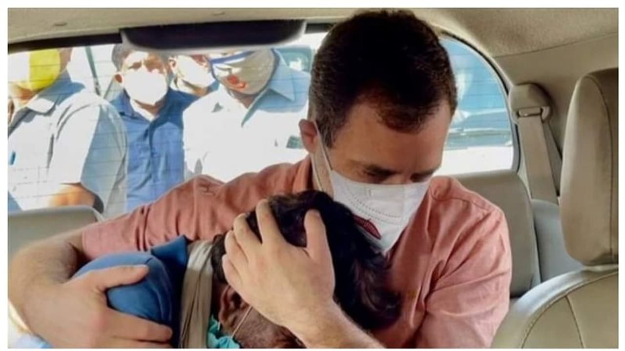 সোশ্যাল মিডিয়ায় ছবি দিয়ে বিপাকে রাহুল গান্ধী, NCPCRর নোটিশ টুইটারকেও সোশ্যাল মিডিয়ায় ছবি দিয়ে বিপাকে রাহুল গান্ধী, NCPCRর নোটিশ টুইটারকেও