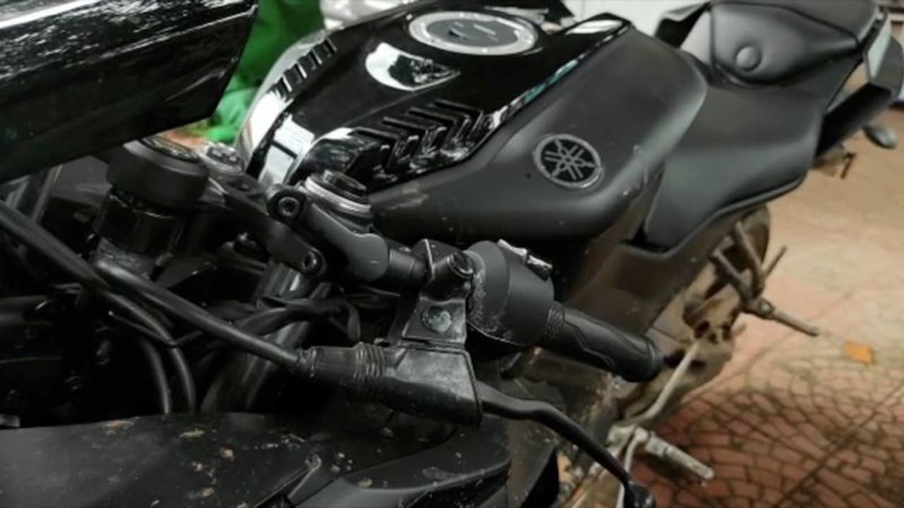 ആഢംബര ബൈക്ക് തട്ടിയെടുത്ത് മാല പൊട്ടിച്ച കുപ്രസിദ്ധ ക്രിമിനൽ പിടിയിൽ ആഢംബര ബൈക്ക് തട്ടിയെടുത്ത് മാല പൊട്ടിച്ച കുപ്രസിദ്ധ ക്രിമിനൽ പിടിയിൽ