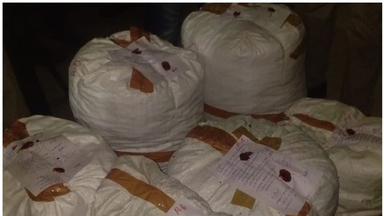 വീട്ടില്‍ സൂക്ഷിച്ച 102 കിലോ കഞ്ചാവുമായി വീട്ടുടമ അറസ്റ്റില്‍