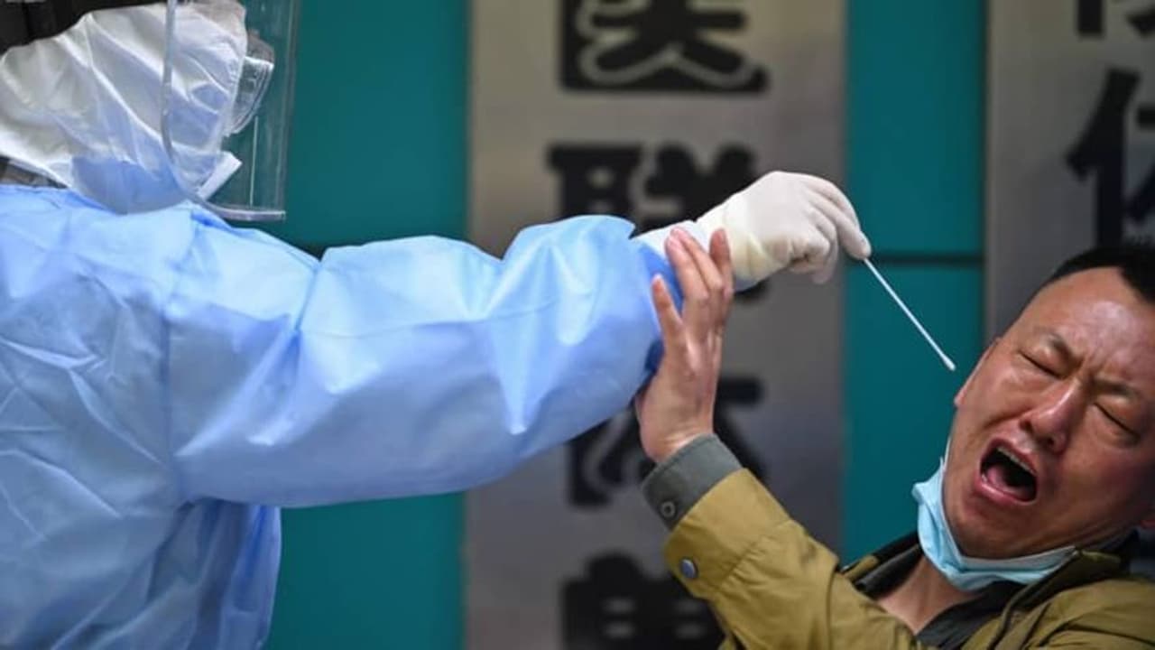 তৃতীয় ঢেউয়ের আগে স্বস্তি, ১৪৭ দিন পর একধাক্কায় অনেকটা কমল করোনা আক্রান্তের সংখ্যা