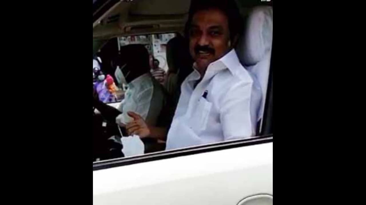 முதல்வர் ஸ்டாலின் முகத்தை முழுசா பார்க்க ஆசைபட்ட பெண்.. மாஸ்க கழட்டுங்க சார்.. பாக்கணும்னு அடம். முதல்வர் ஸ்டாலின் முகத்தை முழுசா பார்க்க ஆசைபட்ட பெண்.. மாஸ்க கழட்டுங்க சார்.. பாக்கணும்னு அடம்.