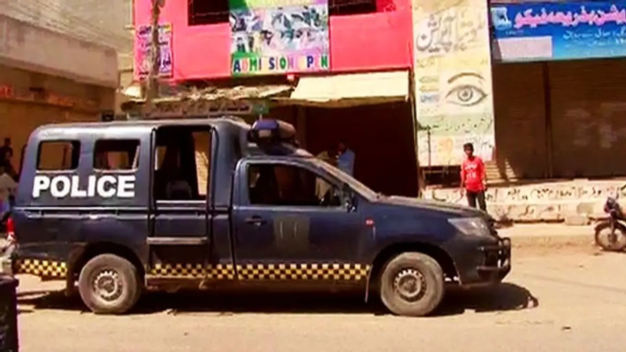 తన భార్యతో అక్రమ సంబంధం పెట్టుకున్నాడని కానిస్టేబుల్ చెవులు, ముక్కు, పెదాలు కత్తిరించాడు..! తన భార్యతో అక్రమ సంబంధం పెట్టుకున్నాడని కానిస్టేబుల్ చెవులు, ముక్కు, పెదాలు కత్తిరించాడు..!