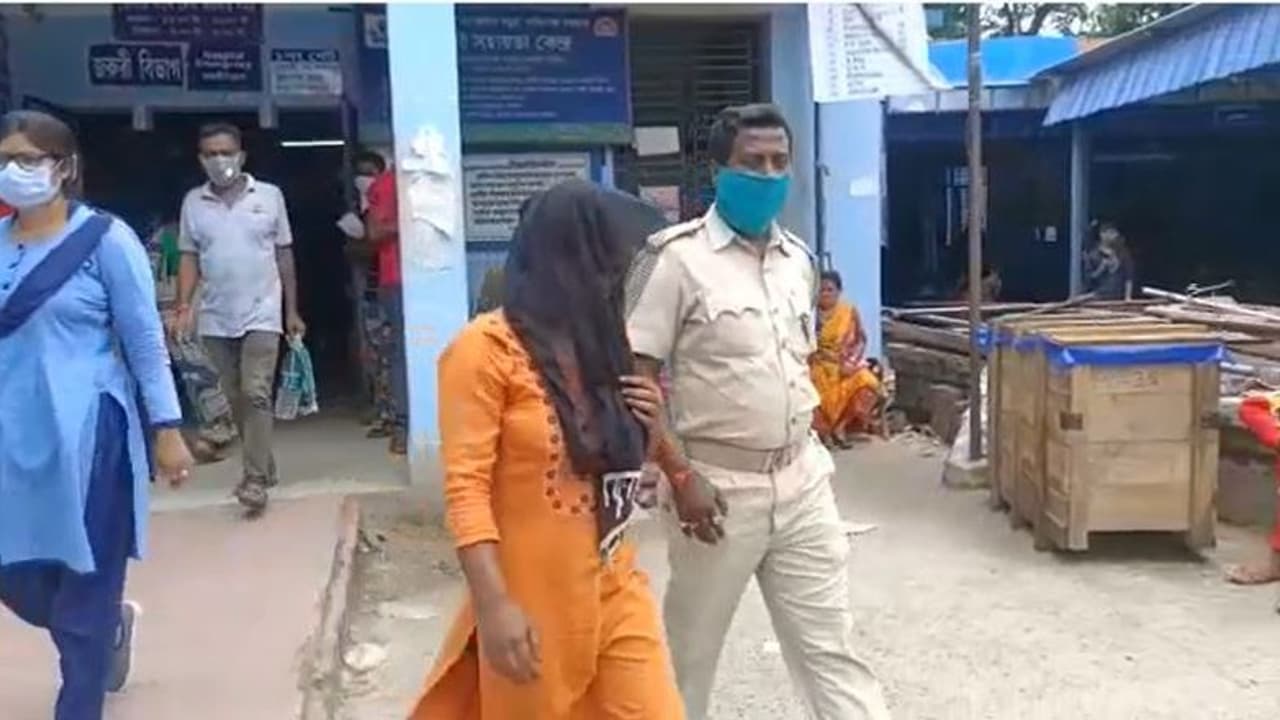 মধ্যযুগীয় নির্যাতন, বিবাহ বহির্ভূত সম্পর্কের অভিযোগে স্বামীর মৃত্যুর পর গৃহবধূর চুল কেটে মারধর