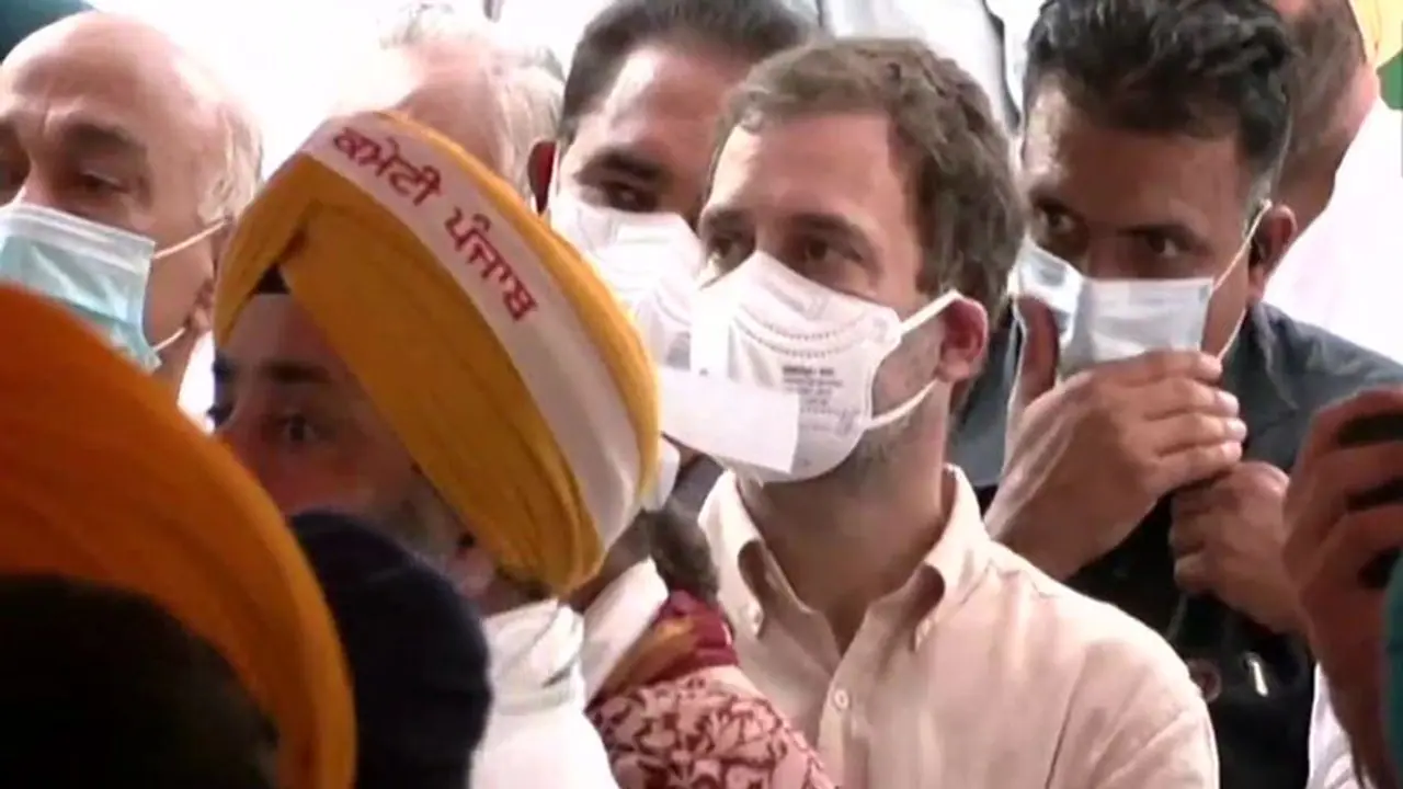 किसानों के लिए नारा लगाते पहुंचे राहुल गांधी, संजय राउत, मनोज झा, बस में बैठकर पहुंचे जंतर मंतर