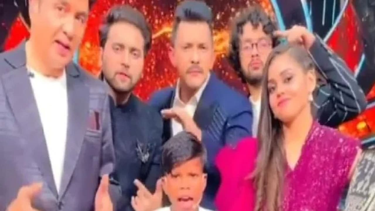 बचपन का प्यार: Indian Idol 12 के सेट पर सहदेव ने मचाया धमाका, बॉलीवुड से मिल रहे हैं ऑफर बचपन का प्यार: Indian Idol 12 के सेट पर सहदेव ने मचाया धमाका, बॉलीवुड से मिल रहे हैं ऑफर