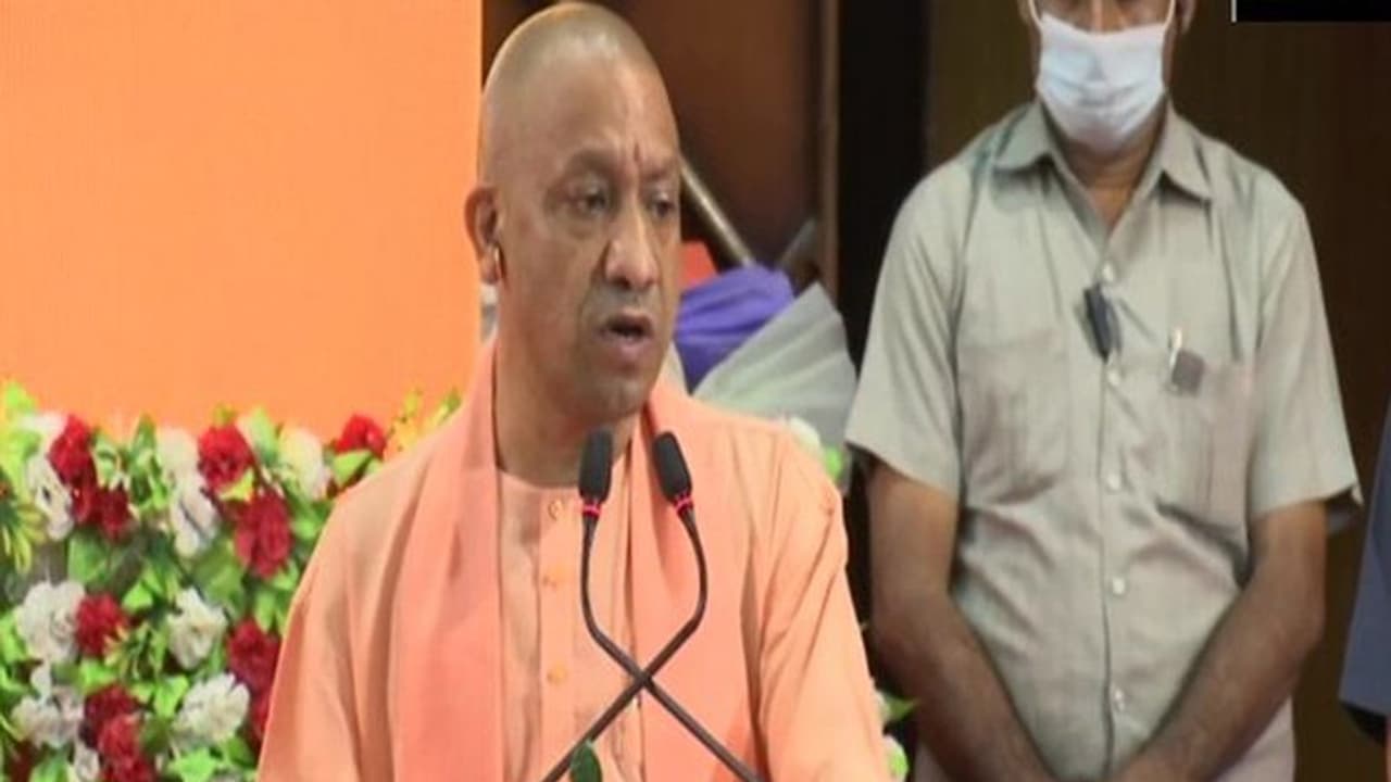 सीएम योगी ने कहा कोरोना के समय एकजुटता दिखाने की जगह 'सेल्फ क्वारंटाइन' था विपक्ष सीएम योगी ने कहा कोरोना के समय एकजुटता दिखाने की जगह 'सेल्फ क्वारंटाइन' था विपक्ष