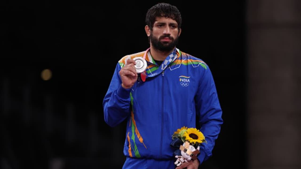 গ্রামের ছেলে রবির রূপো জয়, এবার জীবন বদলের স্বপ্ন দেখছে নহরি গ্রাম