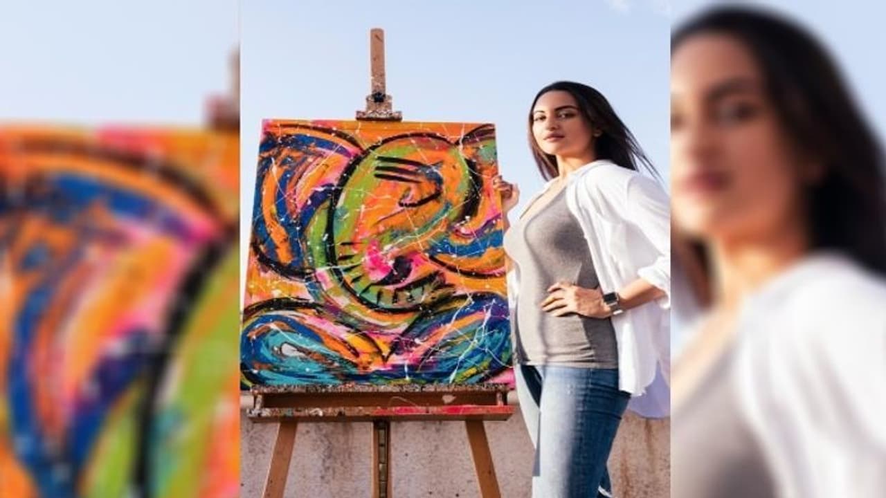 'মনে যা আসে তাই আঁকি', প্রথম ছবি বিক্রির পর বললেন উচ্ছ্বসিত সোনাক্ষী 'মনে যা আসে তাই আঁকি', প্রথম ছবি বিক্রির পর বললেন উচ্ছ্বসিত সোনাক্ষী