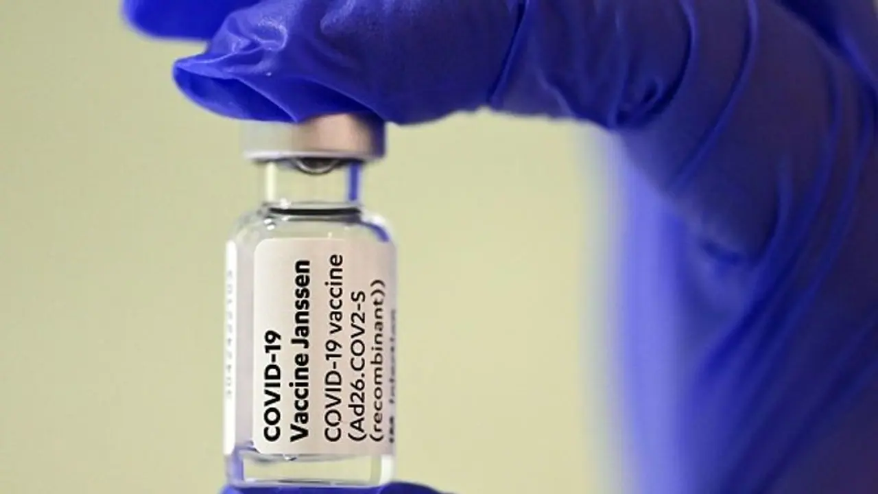 Covid Vaccine: করোনা ভ্যাকসিন না নিলে হতে পারে কী ক্ষতি? কী বলছেন চিকিৎসকরা?