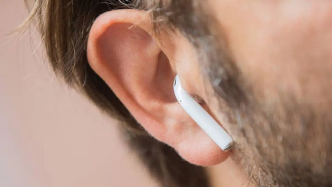 চার্জে দিয়ে ব্লুটুথ হেডফোন ব্যবহার, ফেটে গিয়ে মৃত্যু যুবকের চার্জে দিয়ে ব্লুটুথ হেডফোন ব্যবহার, ফেটে গিয়ে মৃত্যু যুবকের