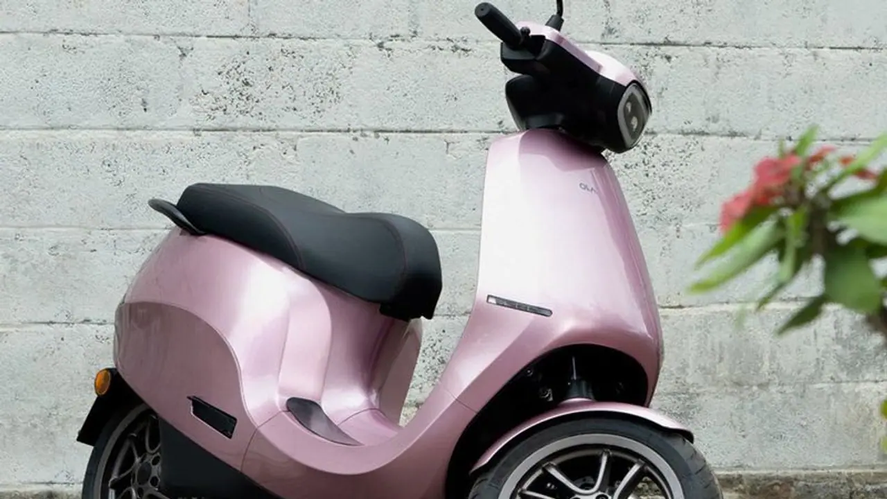 Ola ई स्कूटर में मिलेगा रिवर्स गियर का फीचर्स, सिंगल चार्च में 150 किमी तक तय होगी दूरी Ola ई स्कूटर में मिलेगा रिवर्स गियर का फीचर्स, सिंगल चार्च में 150 किमी तक तय होगी दूरी