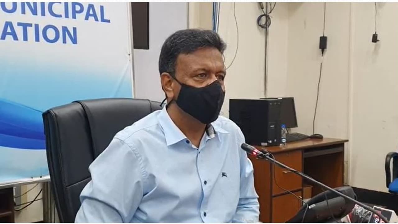 ফিরহাদের ঘনিষ্ঠ পরিচয়ে প্রতারণা, লক্ষাধিক টাকা হাতিয়ে বেপাত্তা যুবক ফিরহাদের ঘনিষ্ঠ পরিচয়ে প্রতারণা, লক্ষাধিক টাকা হাতিয়ে বেপাত্তা যুবক