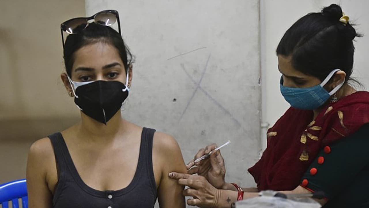 USA, UK, Japan समेत 18 देशों के total डेली वैक्सीनेशन से अधिक अपने देश में रोज लग रही वैक्सीन USA, UK, Japan समेत 18 देशों के total डेली वैक्सीनेशन से अधिक अपने देश में रोज लग रही वैक्सीन