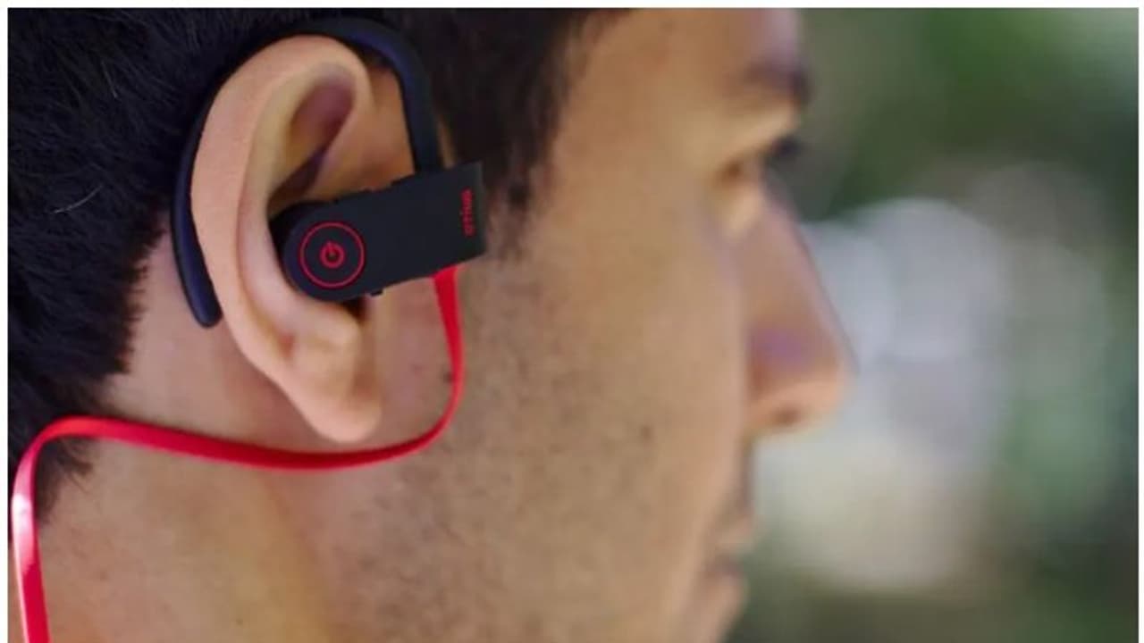 Hearing Loss: 100 கோடி இளைஞர்கள் காது கேளாமல் போக ஆபத்து ! ஹெட்போன், இயர்பட் பயன்பாடு குறித்து எச்சரிக்கை