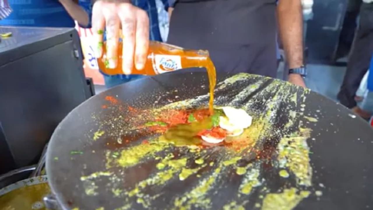 ഇത്തവണത്തെ പാചക പരീക്ഷണം ഓംലെറ്റില്; വിമര്ശനവുമായി സൈബര് ലോകം ഇത്തവണത്തെ പാചക പരീക്ഷണം ഓംലെറ്റില്; വിമര്ശനവുമായി സൈബര് ലോകം