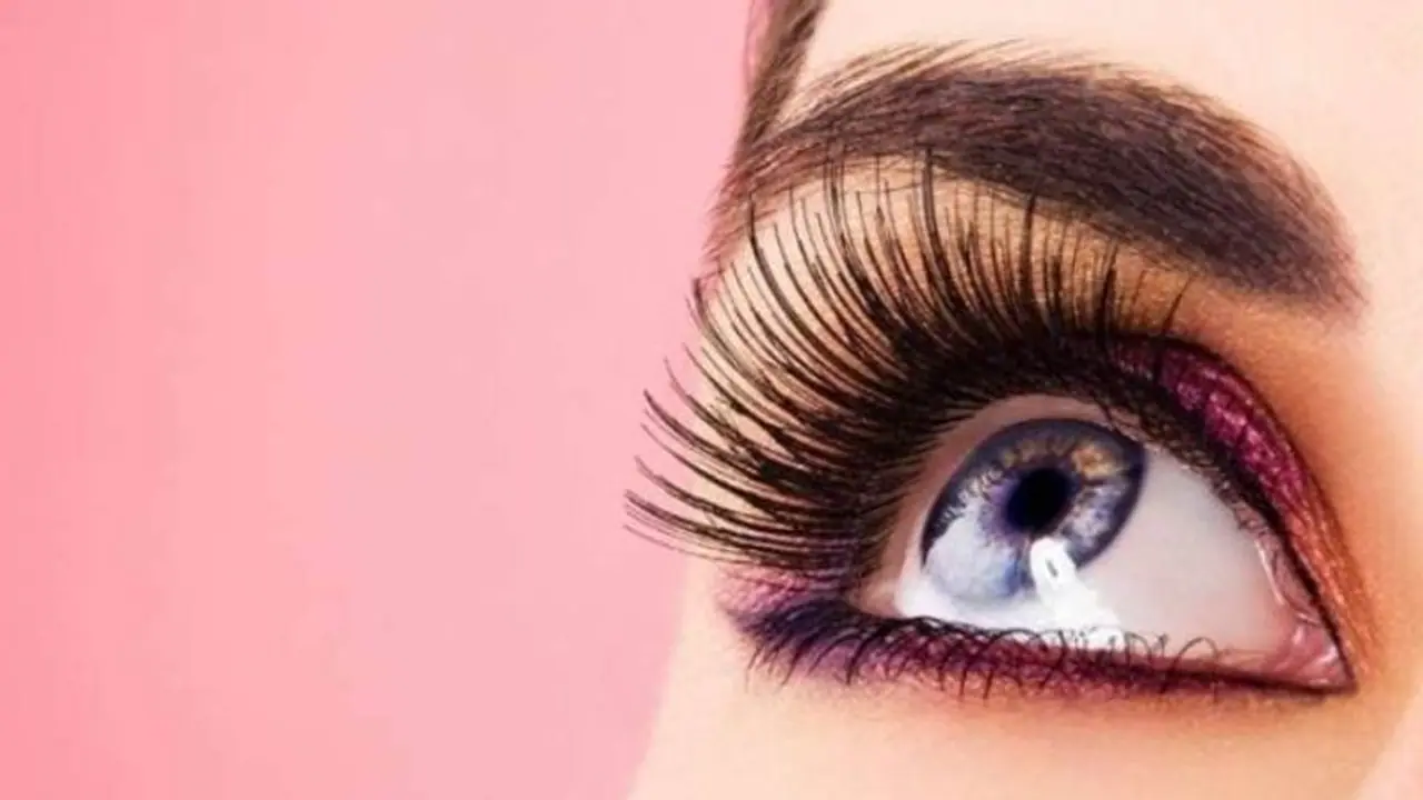 চোখের পাতায় খুশকি হচ্ছে? জেনে নিন কীভাবে সমস্যা থেকে মুক্তি মিলবে