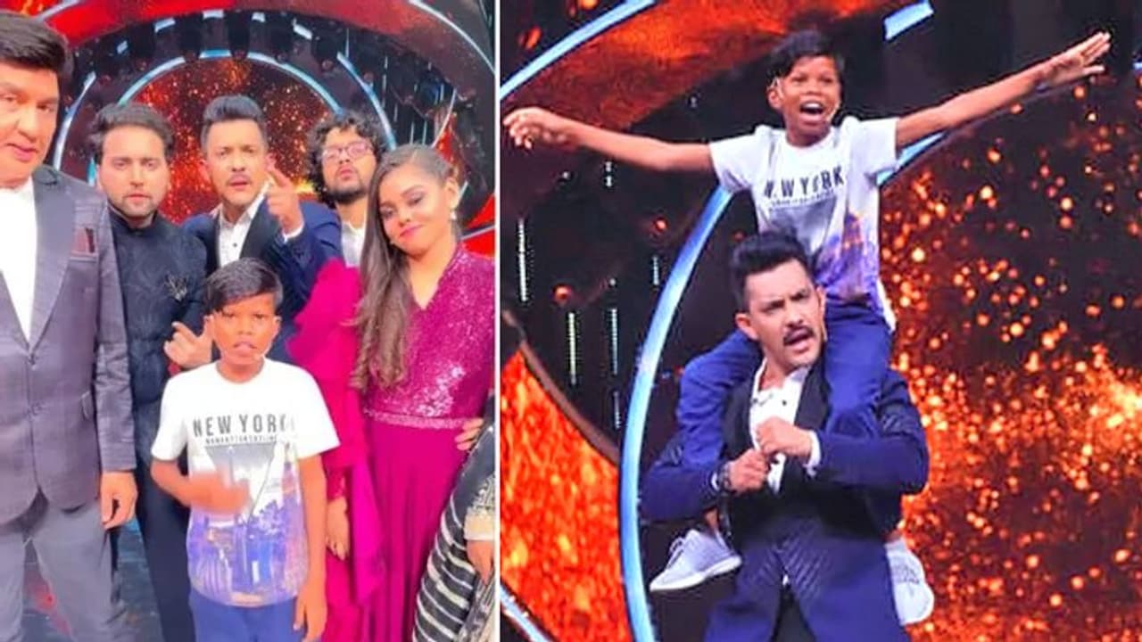 Indian Idol 12 : सहदेव दिरदो को कंधे पर उठा सेट पर पहुंचे आदित्य नारायण, बसपन का प्यार गा कर लूटी महफिल Indian Idol 12 : सहदेव दिरदो को कंधे पर उठा सेट पर पहुंचे आदित्य नारायण, बसपन का प्यार गा कर लूटी महफिल