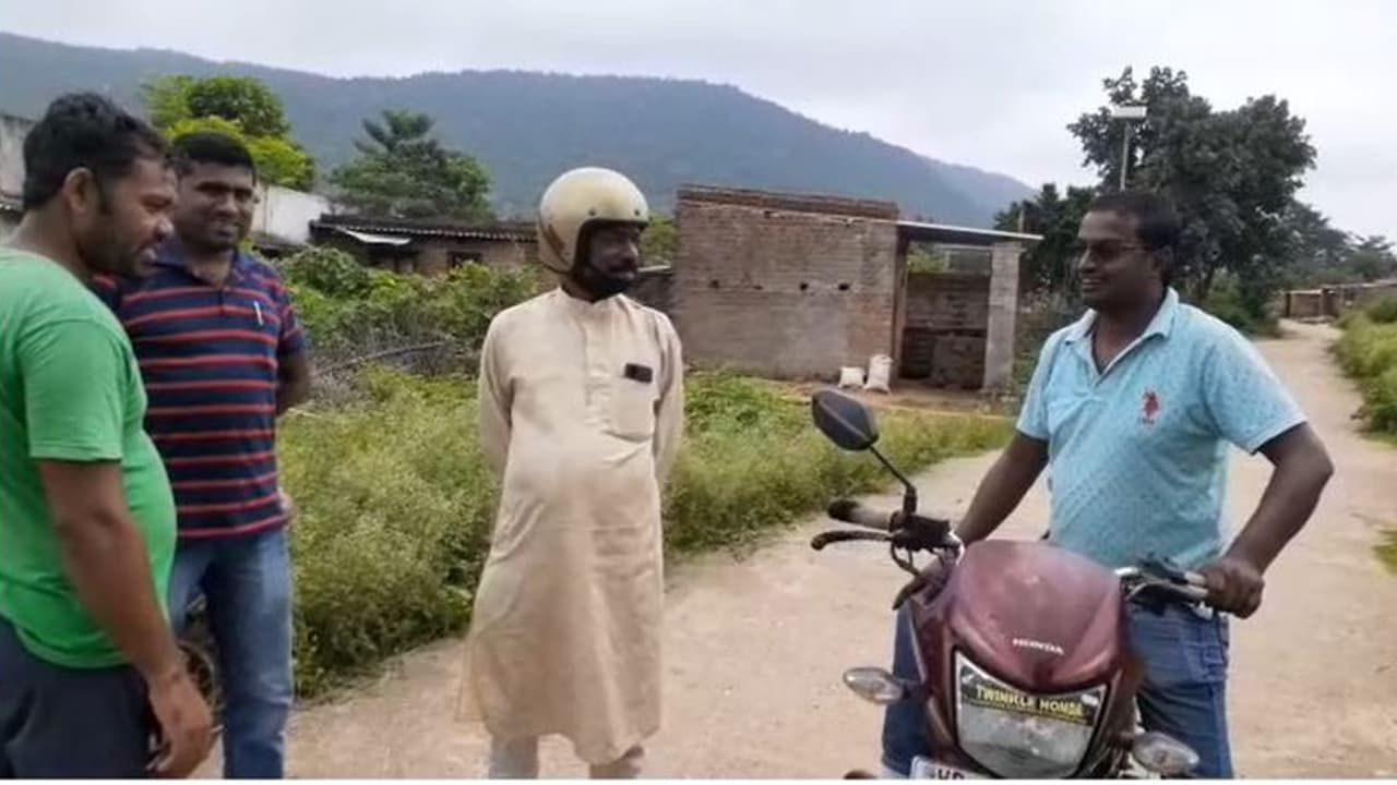 বাড়ি ফেরার সময় বিজেপির বিরুদ্ধে হামলার অভিযোগ, বরাতজোরে বাঁচলেন তৃণমূল নেতা বাড়ি ফেরার সময় বিজেপির বিরুদ্ধে হামলার অভিযোগ, বরাতজোরে বাঁচলেন তৃণমূল নেতা