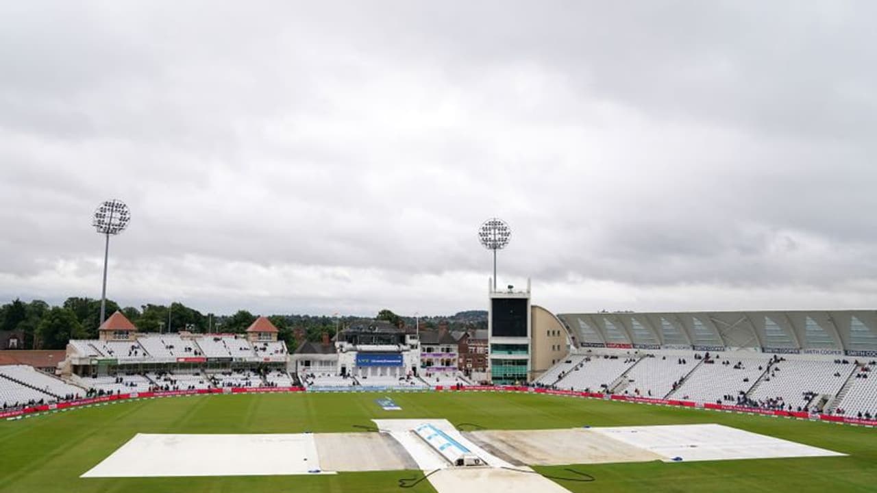 നോട്ടിംഗ്ഹാം ടെസ്റ്റില് ഇന്ത്യയുടെ വിജയം മുടക്കി മഴയുടെ കളി നോട്ടിംഗ്ഹാം ടെസ്റ്റില് ഇന്ത്യയുടെ വിജയം മുടക്കി മഴയുടെ കളി