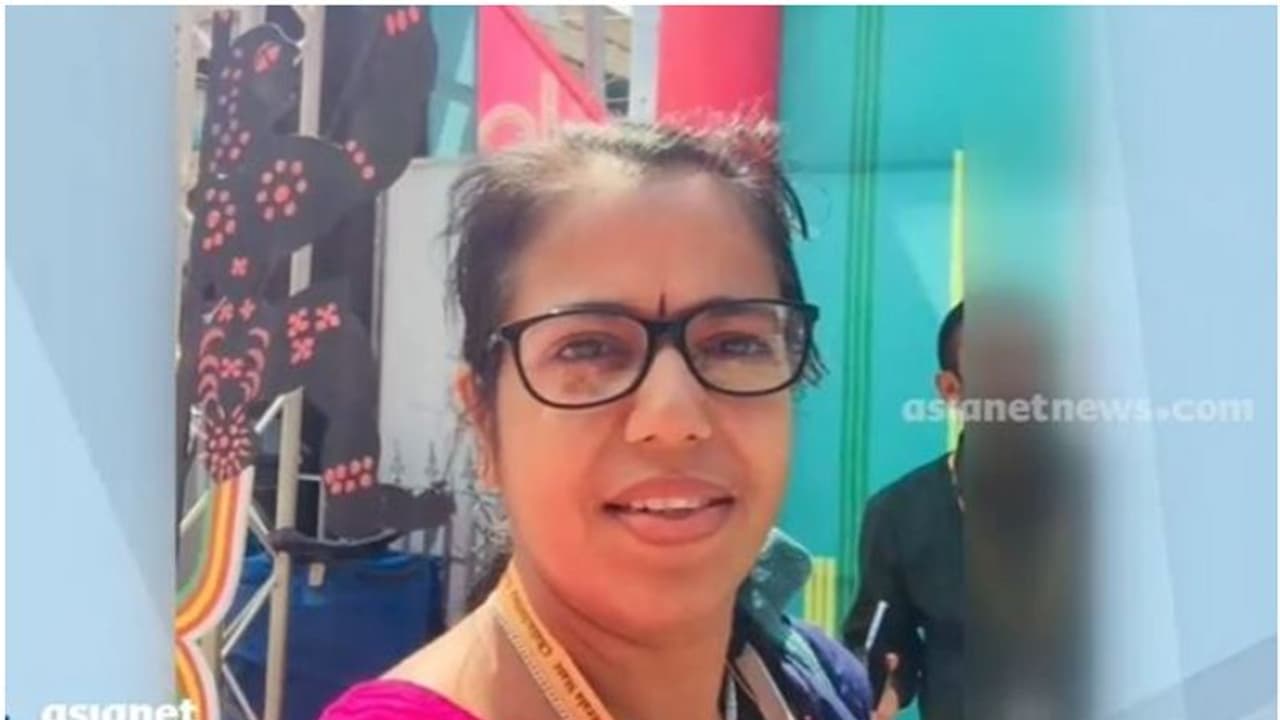 പൊലീസുകാരനായ ഭർത്താവിനെ വഴിതെറ്റിക്കുന്നു'; അയൽവാസിക്കെതിരെ ബാങ്ക് ഉദ്യോഗസ്ഥയുടെ ക്വട്ടേഷന് പൊലീസുകാരനായ ഭർത്താവിനെ വഴിതെറ്റിക്കുന്നു'; അയൽവാസിക്കെതിരെ ബാങ്ക് ഉദ്യോഗസ്ഥയുടെ ക്വട്ടേഷന്