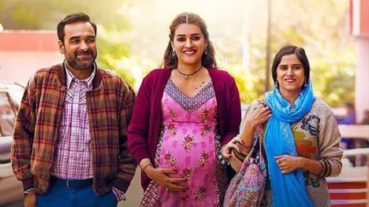 নিজের আসল চেহারায় ফিরতে রীতিমতো হিমশিম খাচ্ছেন কৃতী, ‘মিমি’থেকে কৃতী হয়ে উঠা বেজায় কঠিন নিজের আসল চেহারায় ফিরতে রীতিমতো হিমশিম খাচ্ছেন কৃতী, ‘মিমি’থেকে কৃতী হয়ে উঠা বেজায় কঠিন