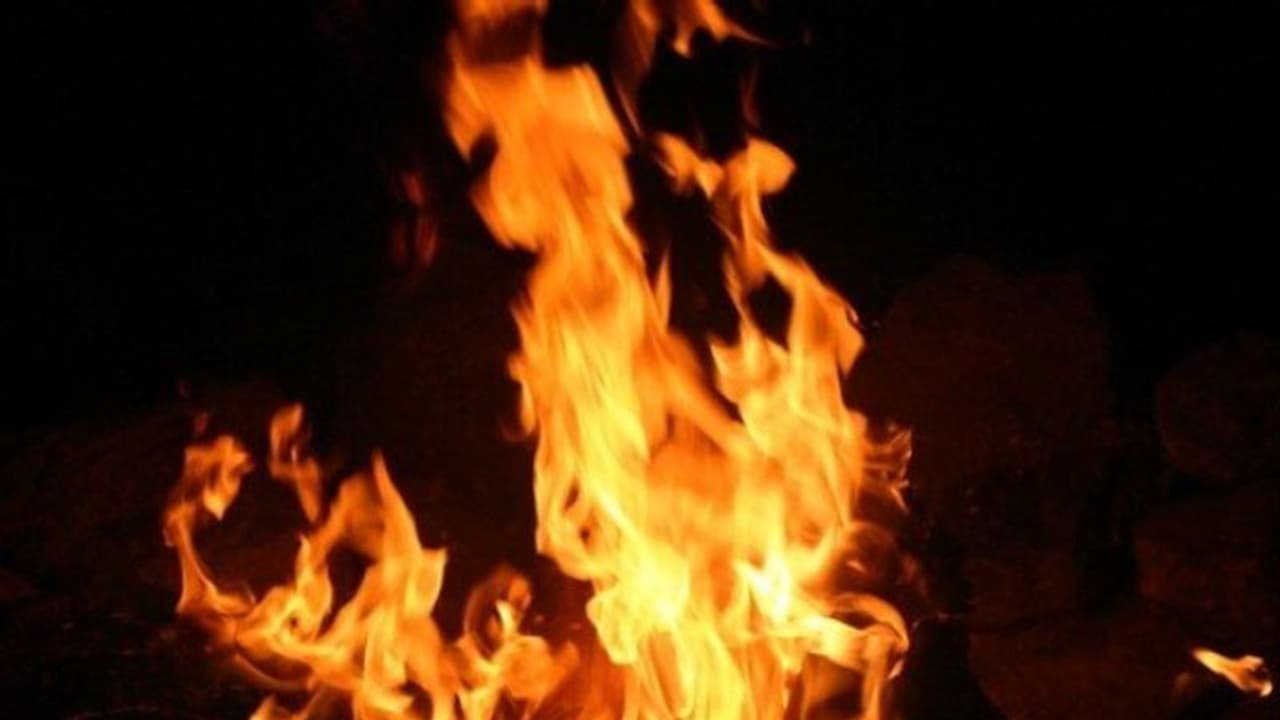 എംപിക്കെതിരെ പീഡന പരാതി നല്കിയ യുവതി തീകൊളുത്തി മരിക്കാന് ശ്രമിച്ചു എംപിക്കെതിരെ പീഡന പരാതി നല്കിയ യുവതി തീകൊളുത്തി മരിക്കാന് ശ്രമിച്ചു