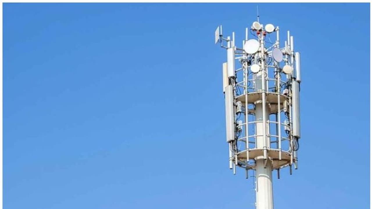 Mobile tower : മൊബൈല്‍ ടവറിന് സ്ഥലം നല്‍കിയതിന് ഊരുവിലക്ക്; പരാതിയുമായി കുടുംബം