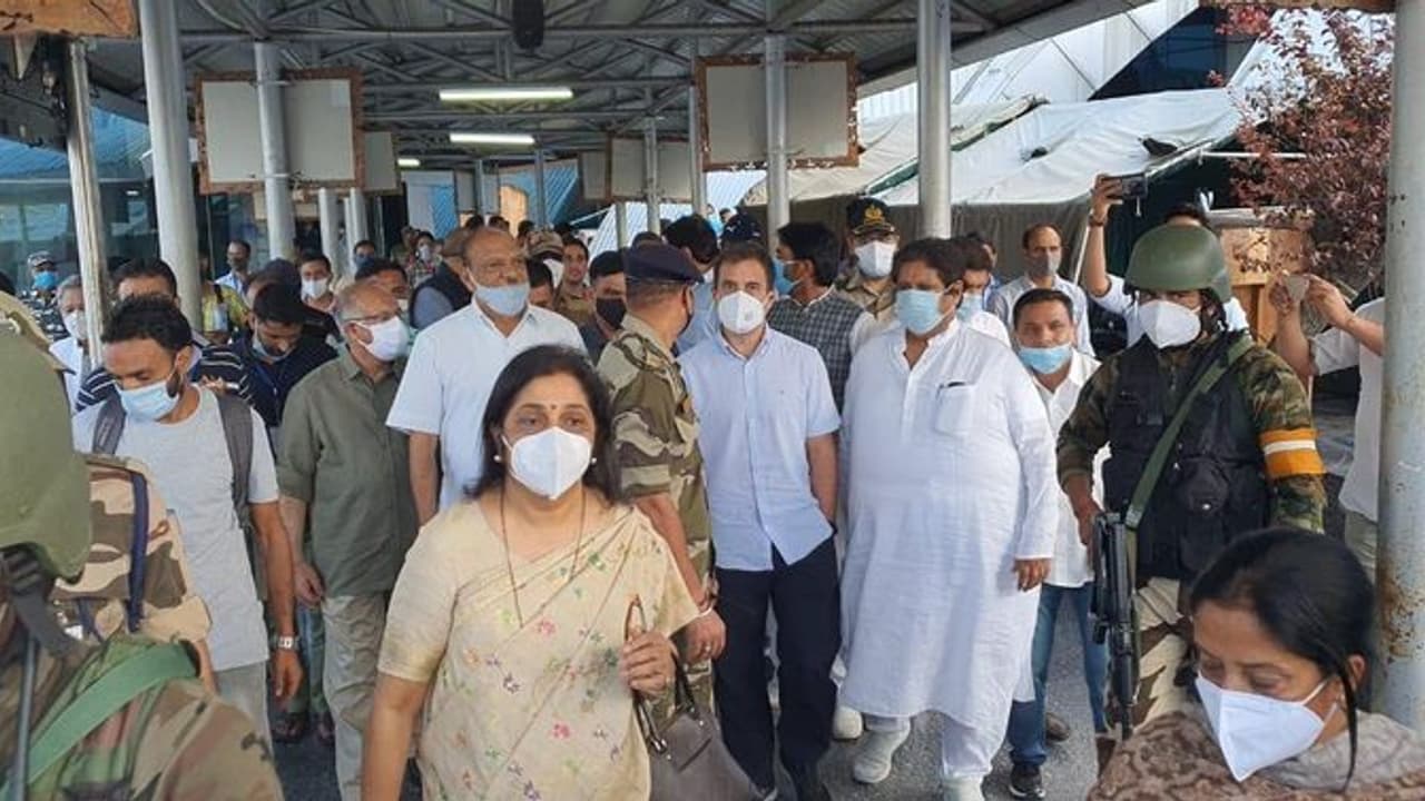 श्रीनगर पहुंचे राहुल गांधी, एयरपोर्ट पर हुआ स्वागत, आज करेंगे शादी के रिसेप्शन में शिरकत