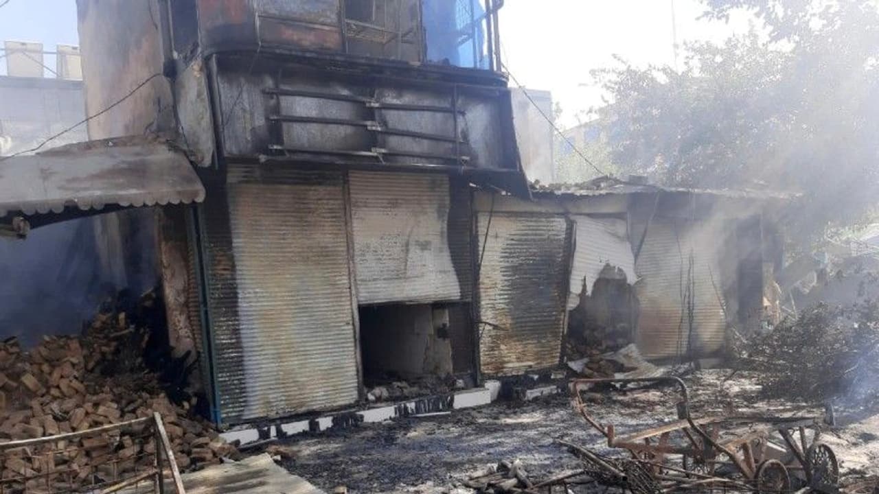 আফগান সেনাবাহিনীর সঙ্গে জোর টক্কর, রক্ত ঝরিয়ে এগিয়ে যাচ্ছে তালিবানরা আফগান সেনাবাহিনীর সঙ্গে জোর টক্কর, রক্ত ঝরিয়ে এগিয়ে যাচ্ছে তালিবানরা