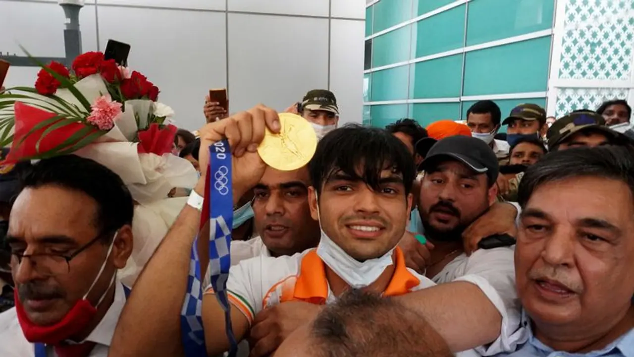 സ്വര്ണത്തിളക്കത്തില് നീരജ് തിരിച്ചെത്തി; ഗംഭീര വരവേല്പ്പുമായി രാജ്യം സ്വര്ണത്തിളക്കത്തില് നീരജ് തിരിച്ചെത്തി; ഗംഭീര വരവേല്പ്പുമായി രാജ്യം