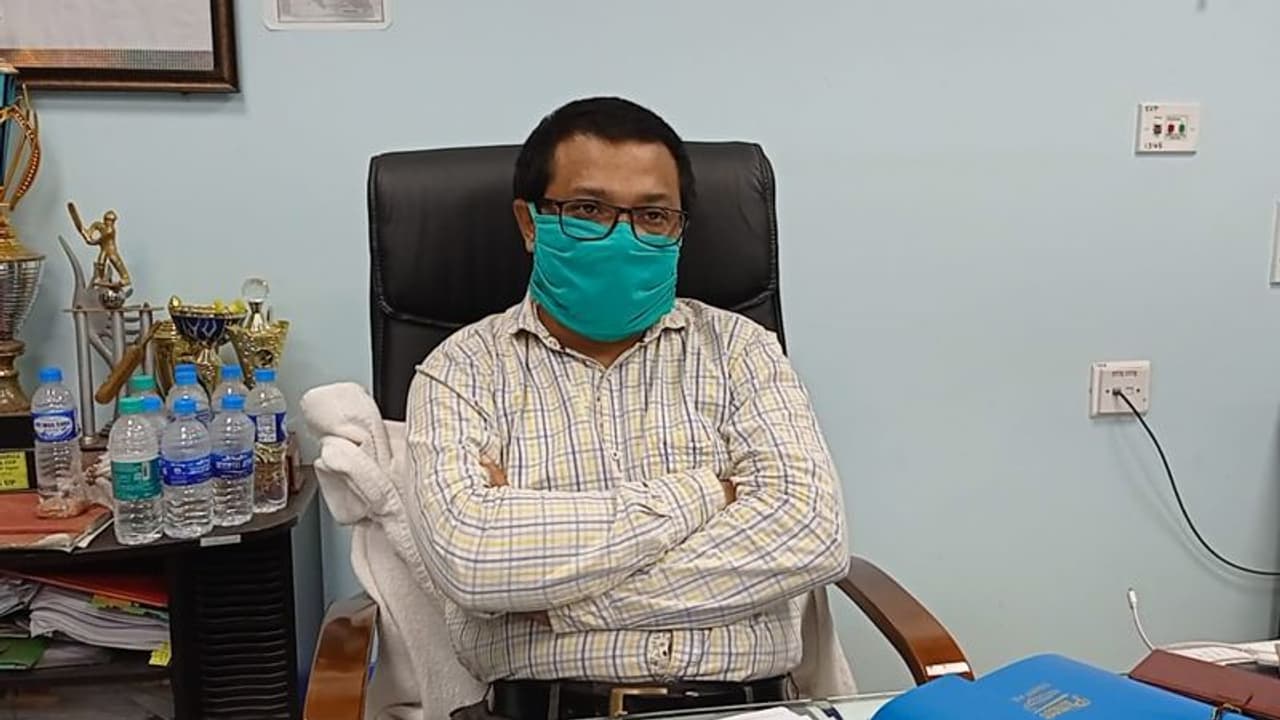 কাটমানি চেয়েছেন বিডিও, কন্ট্রাক্টরদের অভিযোগে উত্তাল বালুরঘাট কাটমানি চেয়েছেন বিডিও, কন্ট্রাক্টরদের অভিযোগে উত্তাল বালুরঘাট