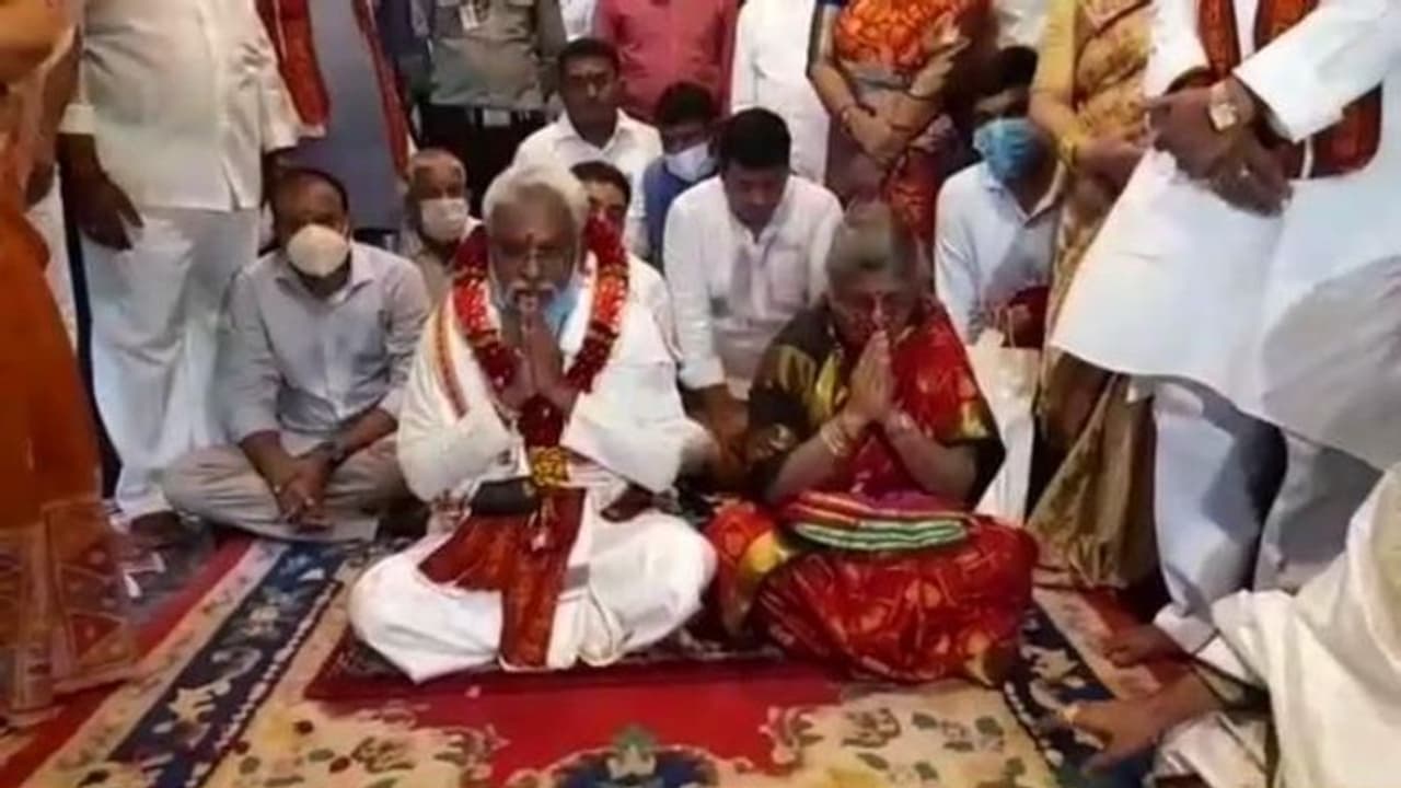 విజయవాడ దుర్గమ్మ సన్నిధిలో టిటిడి ఛైర్మన్ సుబ్బారెడ్డి దంపతులు (వీడియో)