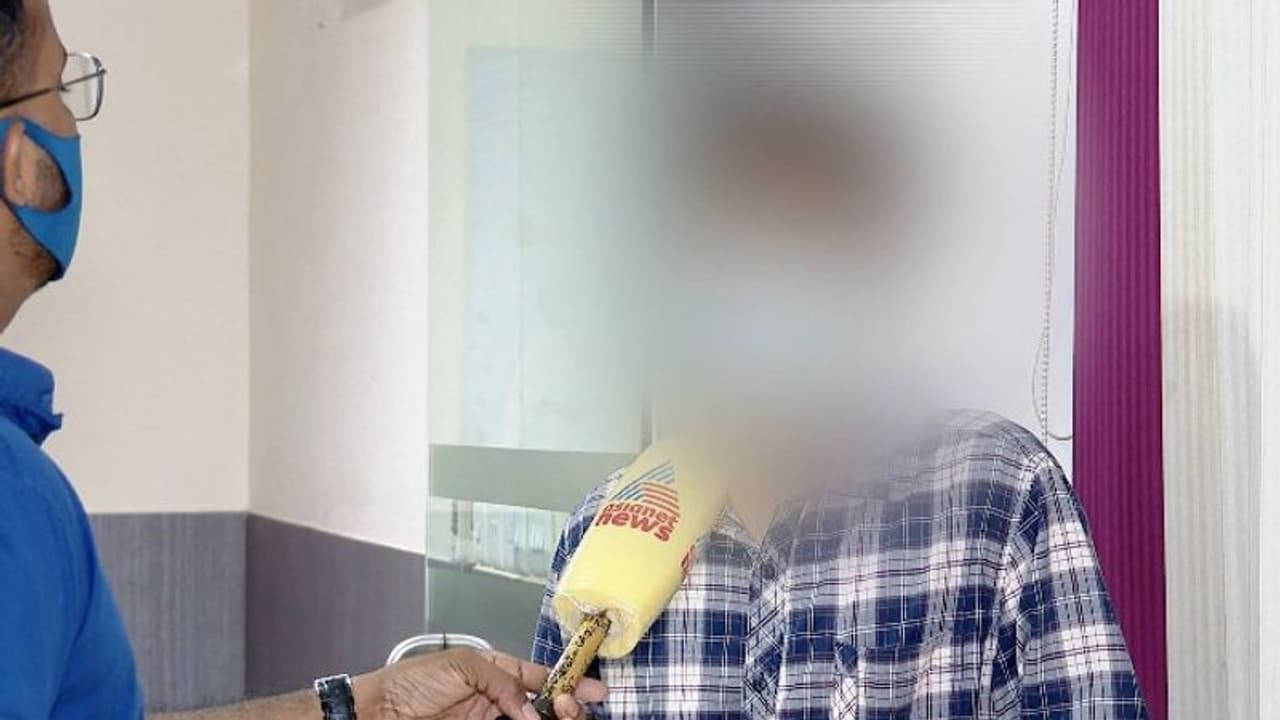 ഒരേ ജോലി, പല വേതനം, വിവേചനത്തിനെതിരെ ഹൗസ് സർജന്മാർ; ചൂഷണമെന്ന് സ്വാശ്രയ മെഡിക്കൽ കോളേജ് വിദ്യാർത്ഥികൾ ഒരേ ജോലി, പല വേതനം, വിവേചനത്തിനെതിരെ ഹൗസ് സർജന്മാർ; ചൂഷണമെന്ന് സ്വാശ്രയ മെഡിക്കൽ കോളേജ് വിദ്യാർത്ഥികൾ