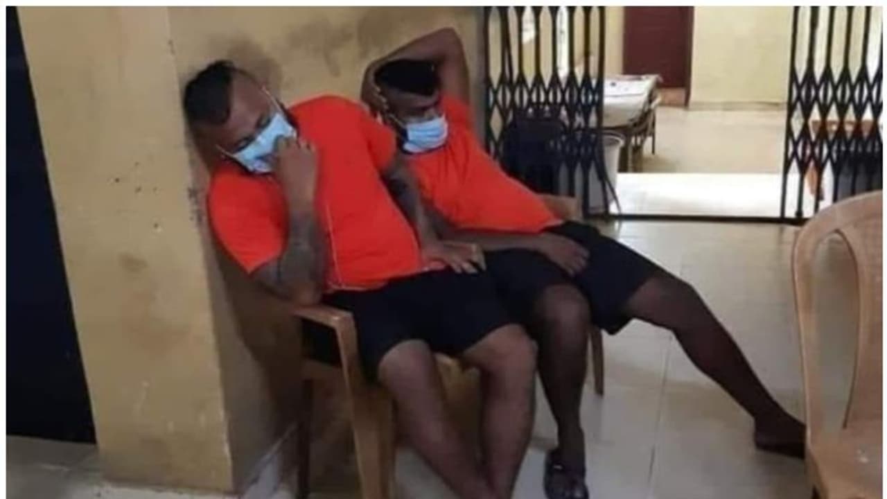 പിഴ കൊടുക്കാം, ജാമ്യം അനുവദിക്കണമെന്ന് ഇ ബുള് ജെറ്റ് വ്ലോഗര്മാര്; ജാമ്യാപേക്ഷ വിധി പറയാൻ മാറ്റി പിഴ കൊടുക്കാം, ജാമ്യം അനുവദിക്കണമെന്ന് ഇ ബുള് ജെറ്റ് വ്ലോഗര്മാര്; ജാമ്യാപേക്ഷ വിധി പറയാൻ മാറ്റി