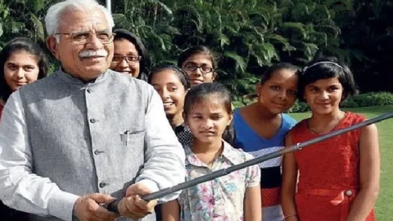 हरियाणा में बहन बेटियों के लिए खुशखबरी: रक्षाबंधन पर सरकार ने दिया बड़ा तोहफा, बसों में होगी मुफ्त यात्रा हरियाणा में बहन बेटियों के लिए खुशखबरी: रक्षाबंधन पर सरकार ने दिया बड़ा तोहफा, बसों में होगी मुफ्त यात्रा