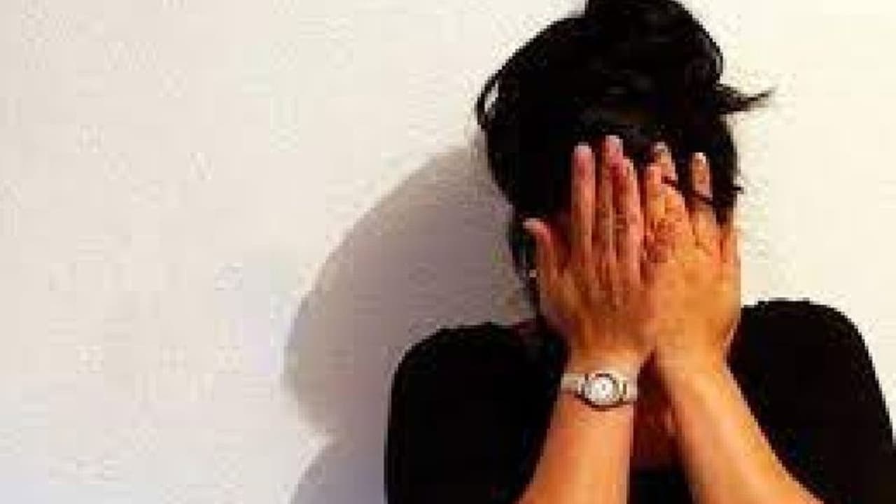 15 साल की बेटी ने मां को दी दर्दनाक मौत, इसके बाद भी वो नहीं रुकी..पिता ना समझ सके उसका गेम 15 साल की बेटी ने मां को दी दर्दनाक मौत, इसके बाद भी वो नहीं रुकी..पिता ना समझ सके उसका गेम