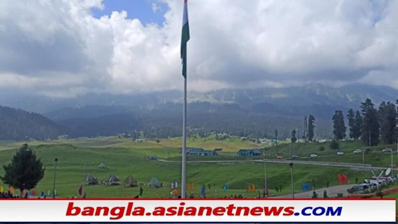 গর্বের স্বাধীনতা, ১৫ অগাস্টের আগেই পাকিস্তানে গা ঘেঁসে উড়েছে ১০০ ফুট লম্বা ভারতের তেরঙ্গা