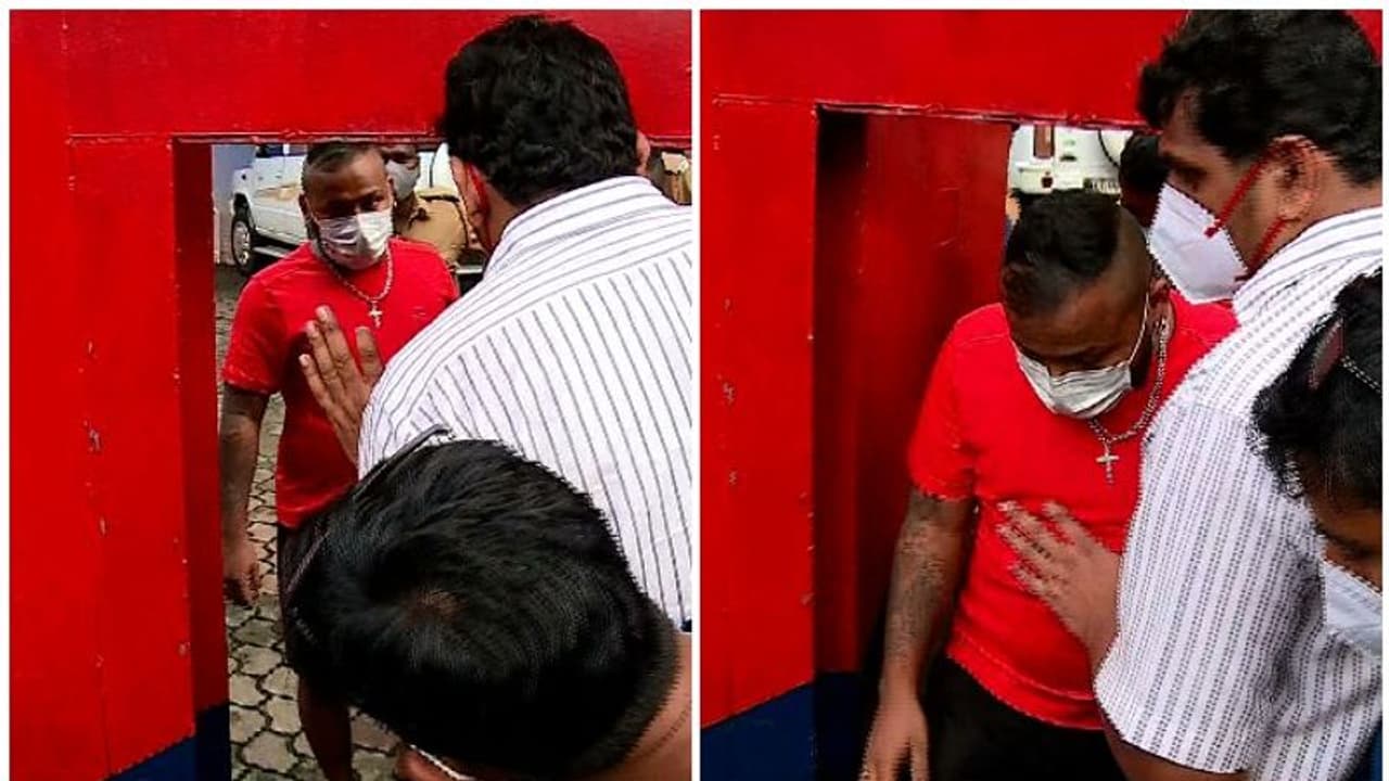 ഇ–ബുൾജെറ്റ് സഹോദരന്മാരുടെ ജാമ്യം റദ്ദാക്കണം; ഹര്ജി സമര്പ്പിക്കാന് പൊലീസ് ഇ–ബുൾജെറ്റ് സഹോദരന്മാരുടെ ജാമ്യം റദ്ദാക്കണം; ഹര്ജി സമര്പ്പിക്കാന് പൊലീസ്