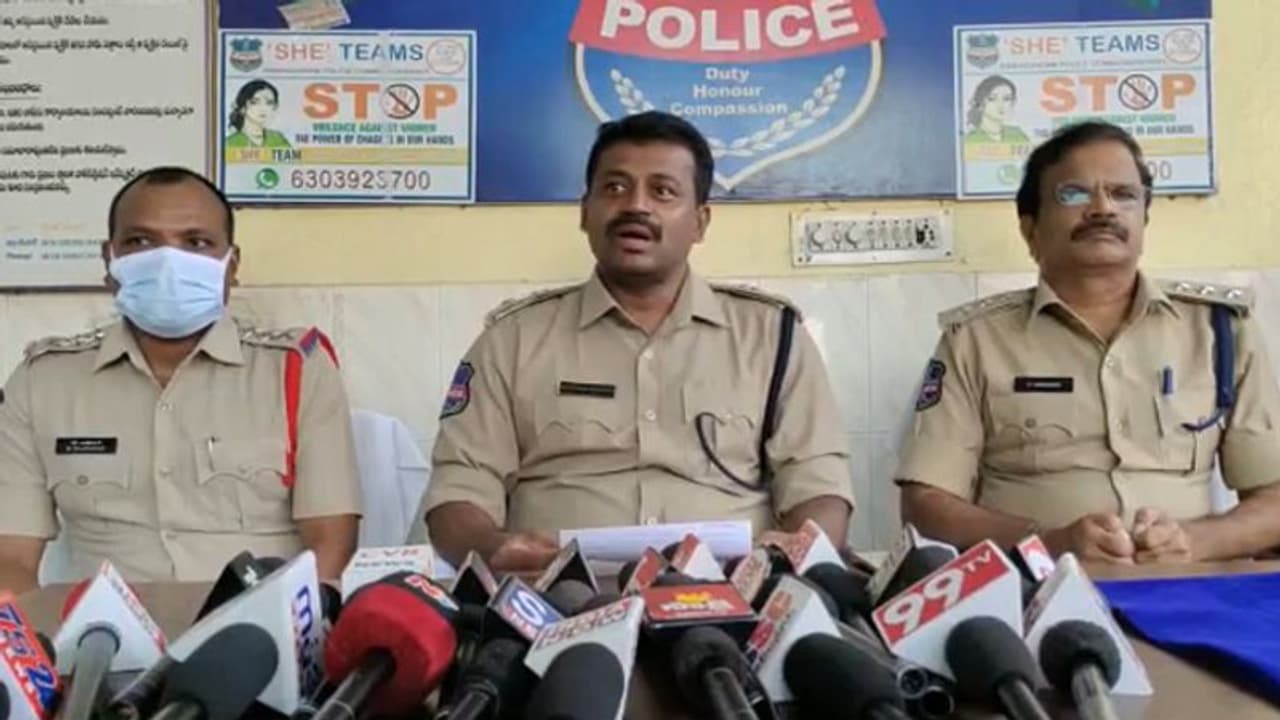 బంగారు నగలపై కన్ను.. పొరుగింటి దంపతుల దారుణం, వృద్ధురాలి హత్య బంగారు నగలపై కన్ను.. పొరుగింటి దంపతుల దారుణం, వృద్ధురాలి హత్య