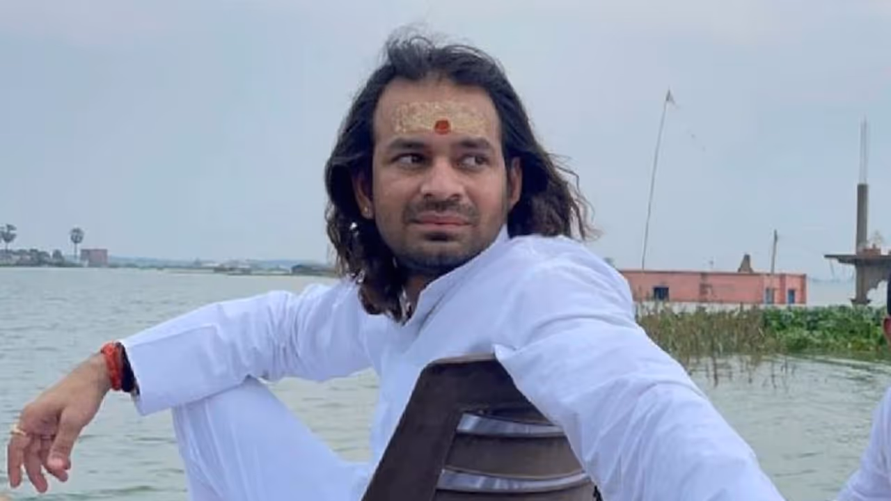 Tej Pratap Yadav floats new student outfit; BJP calls him ‘bogus student’ Tej Pratap Yadav floats new student outfit; BJP calls him ‘bogus student’