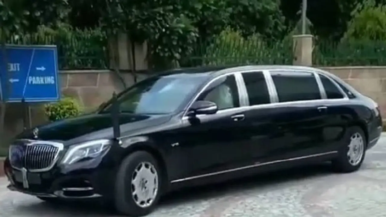 স্বাধীনতা দিবসের আগে রাষ্ট্রপতি রামনাথ কোবিন্দের জন্য উপহার, এল ১০ কোটি টাকার মার্সিডিজ গাড়ি স্বাধীনতা দিবসের আগে রাষ্ট্রপতি রামনাথ কোবিন্দের জন্য উপহার, এল ১০ কোটি টাকার মার্সিডিজ গাড়ি