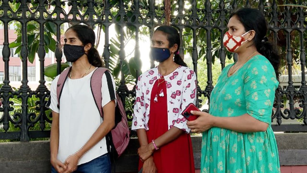 മൂന്ന് വര്ഷം പിന്നിട്ടു; 2018 ഏഷ്യൻ ഗെയിംസ് മെഡൽ ജേതാക്കളുടെ ജോലി ഇപ്പോഴും കടലാസില് മൂന്ന് വര്ഷം പിന്നിട്ടു; 2018 ഏഷ്യൻ ഗെയിംസ് മെഡൽ ജേതാക്കളുടെ ജോലി ഇപ്പോഴും കടലാസില്