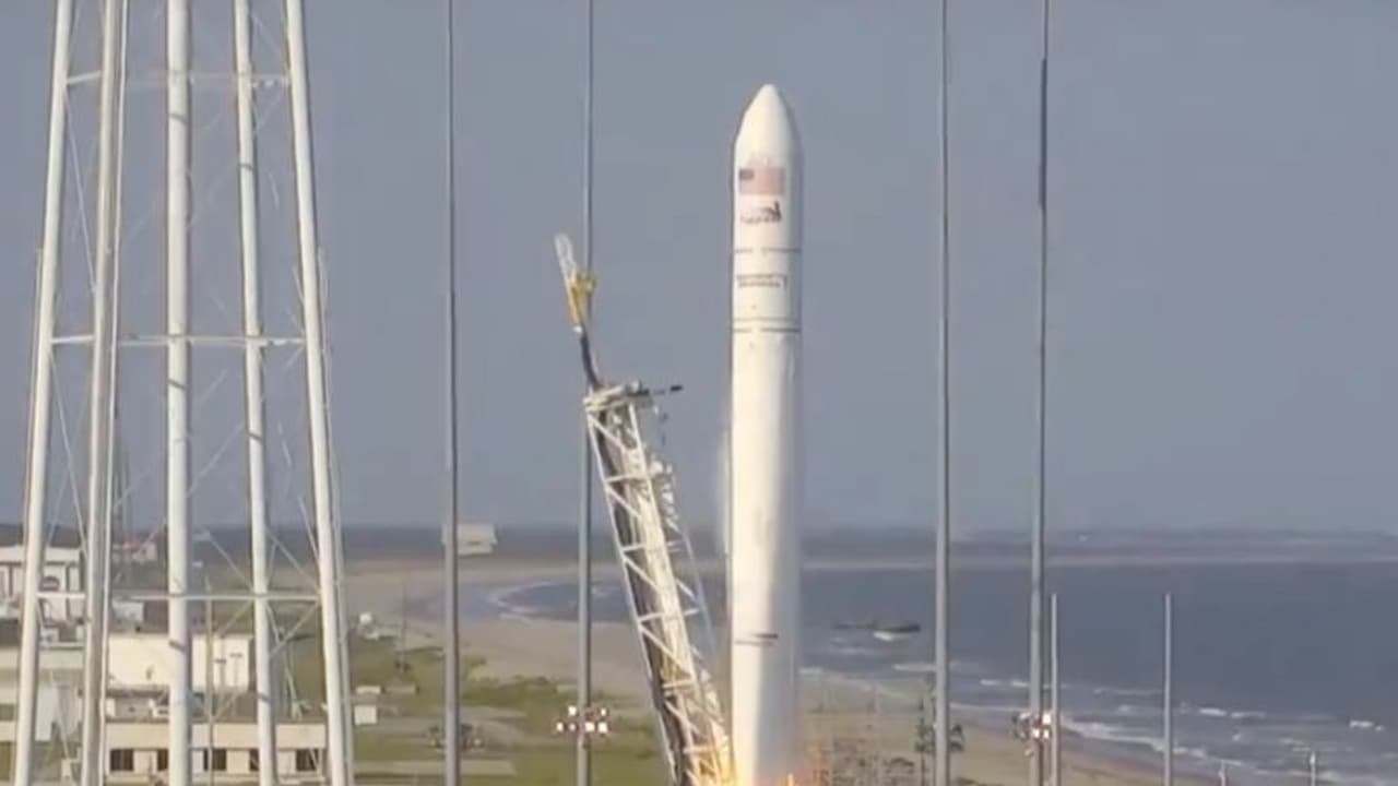 Pizza, apples, kiwi & more: International Space station supplies launched Pizza, apples, kiwi & more: International Space station supplies launched