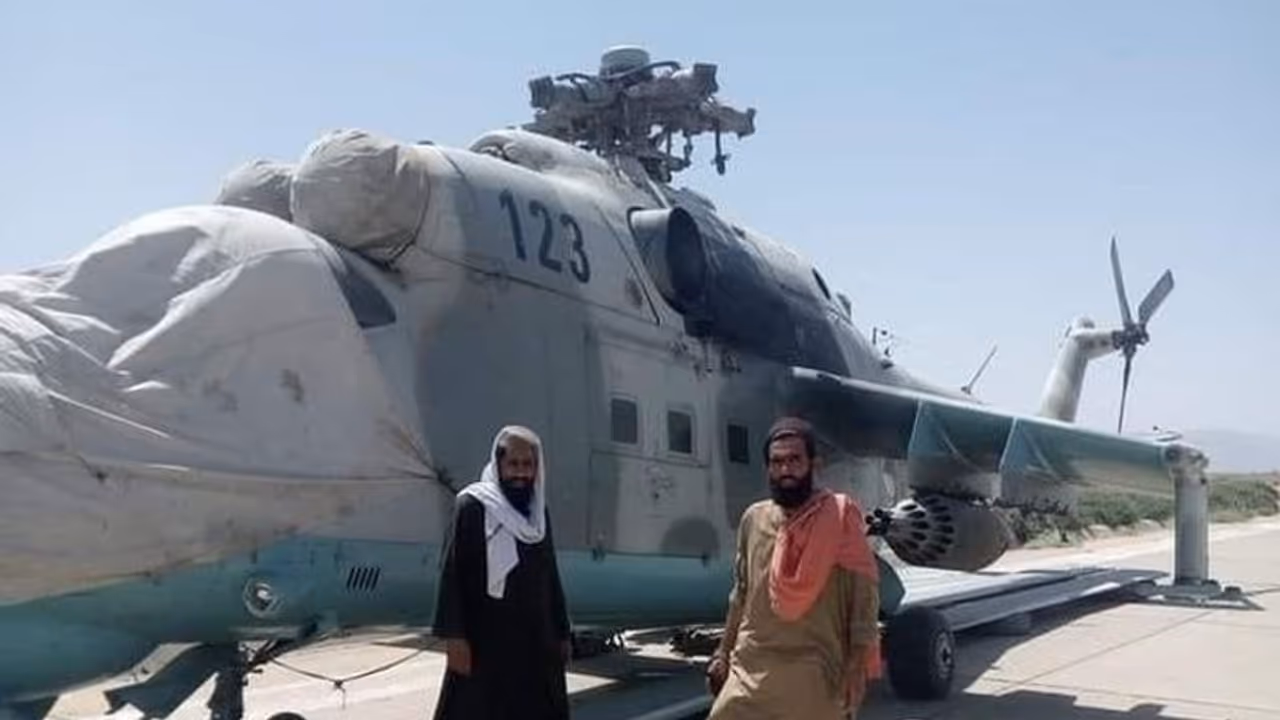 তালিবানদের দখলে ভারতের Mi 35 হেলিকপ্টার, সোশ্যাল মিডিয়ায় ঘুরছে সেই ভিডিও তালিবানদের দখলে ভারতের Mi 35 হেলিকপ্টার, সোশ্যাল মিডিয়ায় ঘুরছে সেই ভিডিও